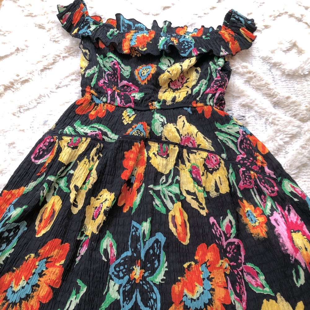 mini off the shoulder mini dress urban outfitter💕